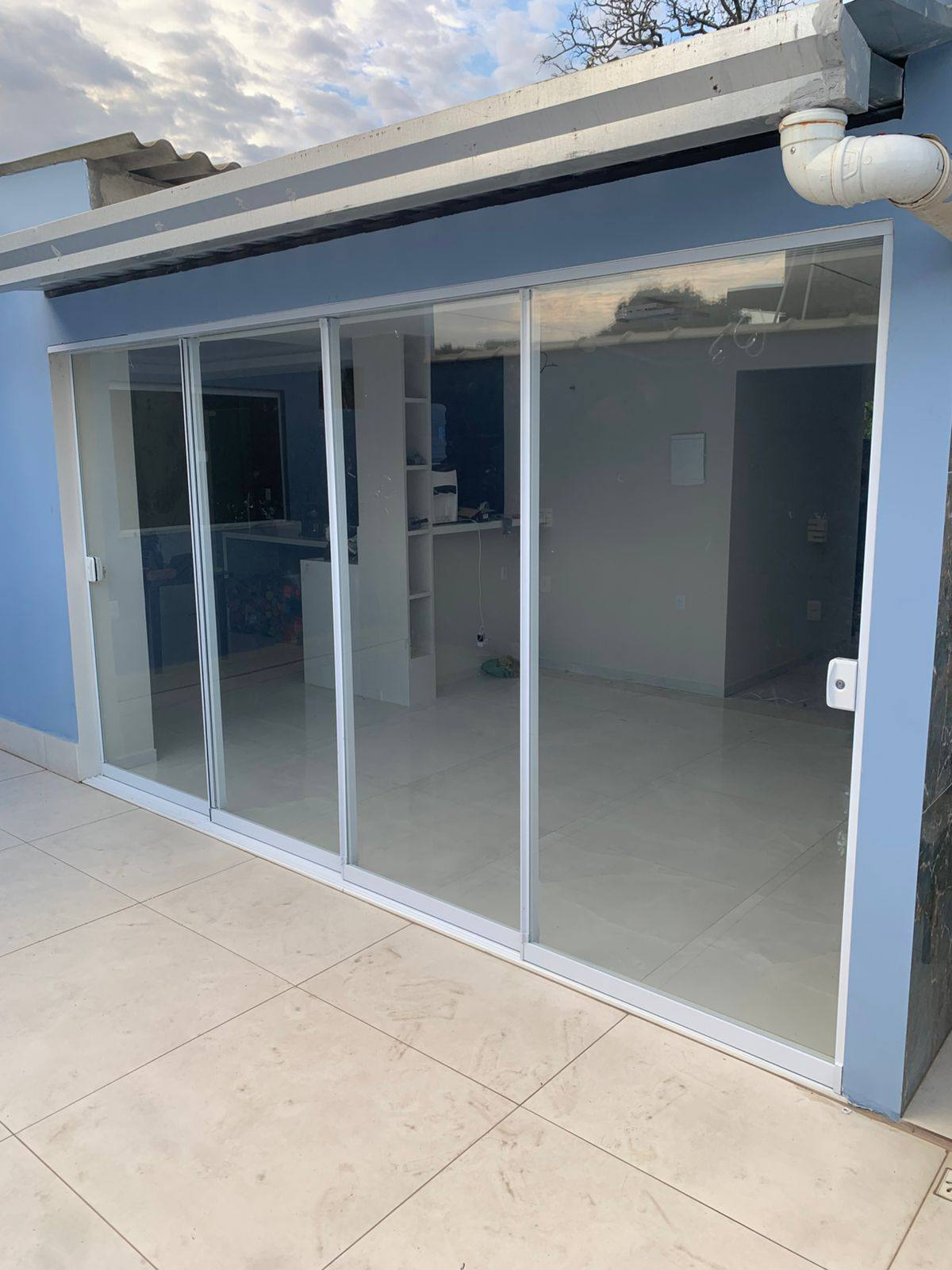 Porta de correr Max System — Residencial · Sistema max de correr com vidro temperado